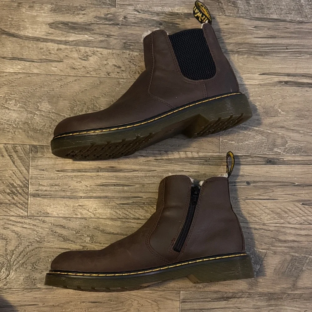 Dr. Martens - Womens Brown Boots with Sherpa Lining - Size 7
